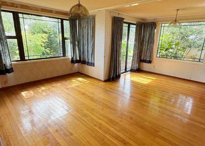  at 32 Kawiti Avenue, Point England, Auckland