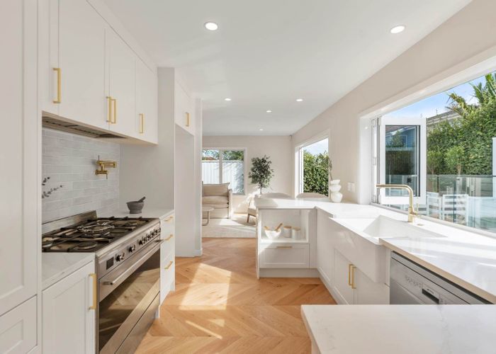  at 2/29 Harley Road, Takapuna, Auckland