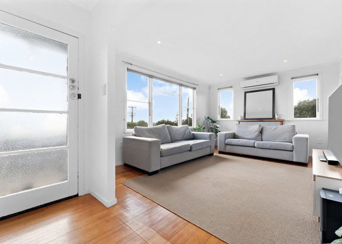  at 97 Sunnyside Road, Sunnyvale, Auckland