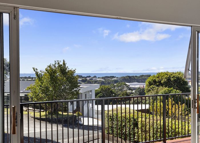  at 8 Hillcrest Street, Glen Avon, New Plymouth, Taranaki