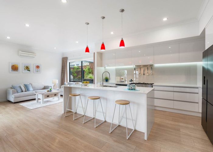  at 8 Hilton Close, Albany, North Shore City, Auckland