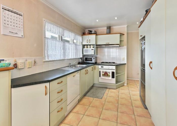 at 6 Lansdown Avenue, Papatoetoe, Manukau City, Auckland