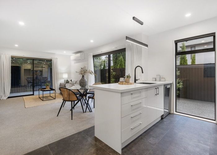  at 2/10 Brockworth Place, Riccarton, Christchurch City, Canterbury