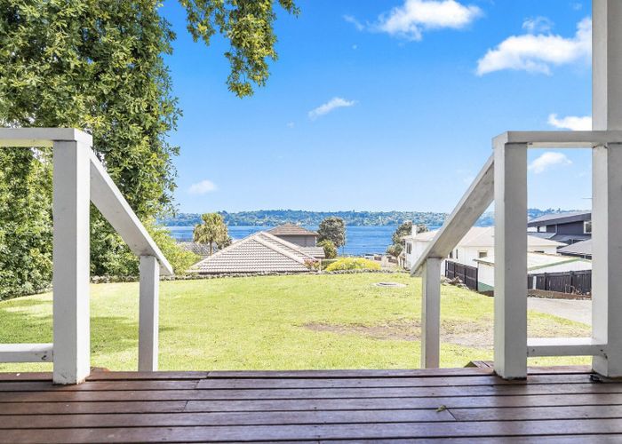  at 2/42 Kiwi Esplanade, Mangere Bridge, Manukau City, Auckland