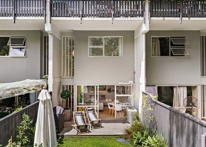  at 2/145 Howe Street, Freemans Bay, Auckland City, Auckland