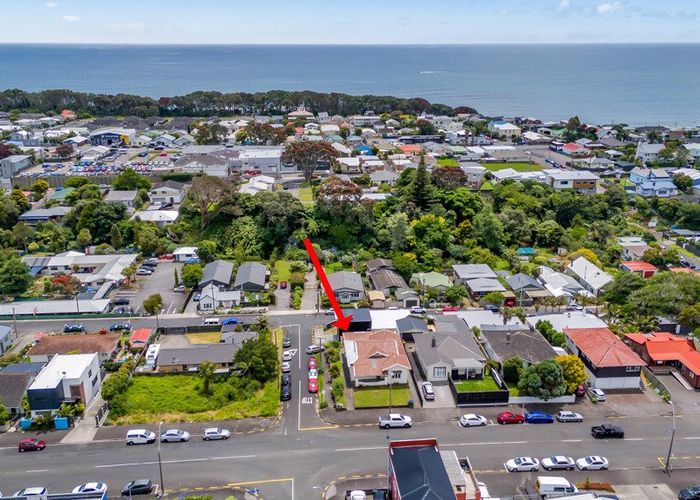  at 230 Devon Street West, New Plymouth