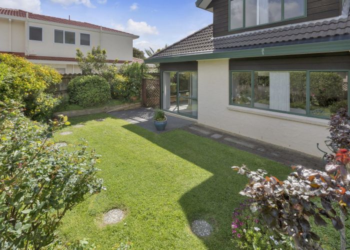  at 2/14 Travers Place, Northpark, Auckland