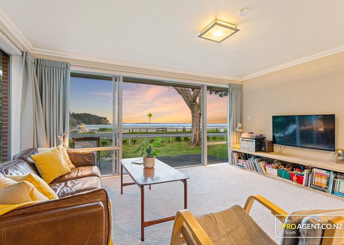  at 3 Sandys Parade, Laingholm, Auckland