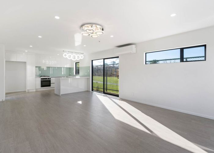  at 90A,B & C Seymour Road, Sunnyvale, Waitakere City, Auckland