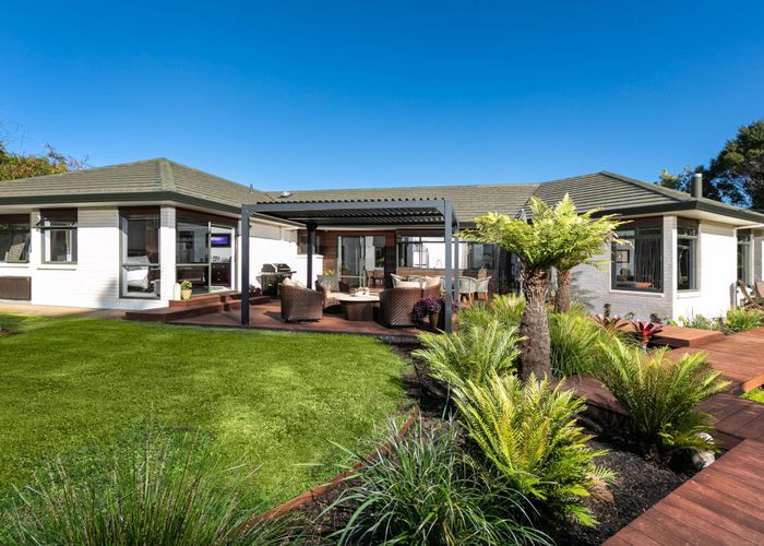  at 10 Almond Grove, Greenhithe, Auckland