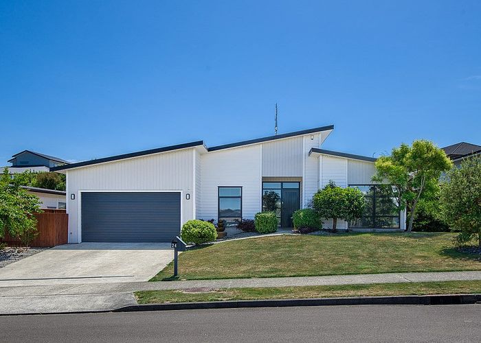  at 24 Paparoa Crescent, Aotea, Porirua
