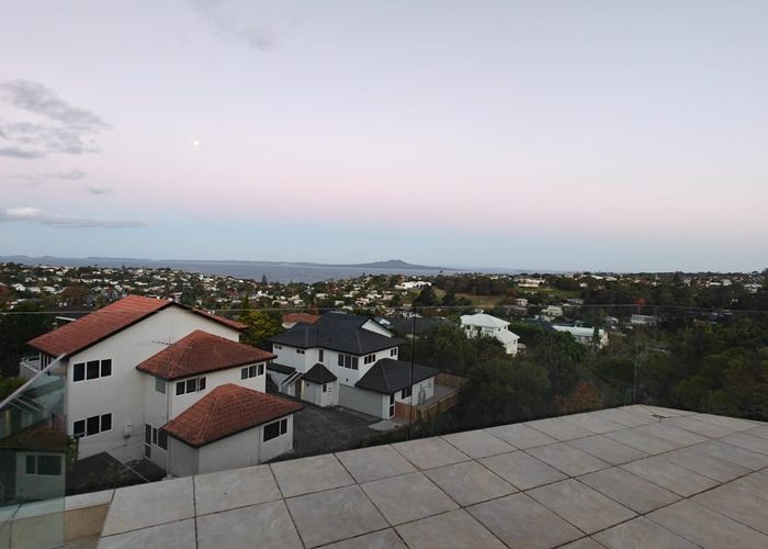  at 7 Shearwater Rise, Rothesay Bay, North Shore City, Auckland