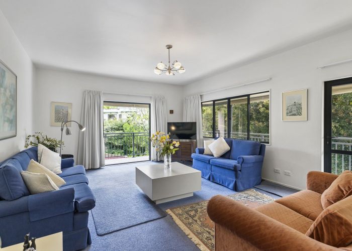  at 2/47 Glencoe Road, Browns Bay, Auckland