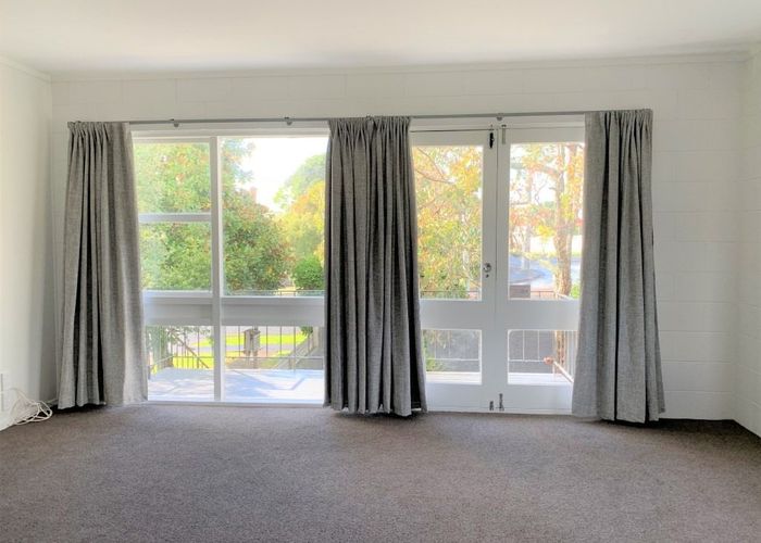  at 4/2 Mountain View Road, Morningside, Auckland City, Auckland