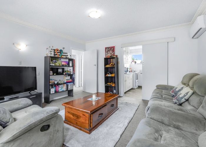  at 2/18 Wellington Street, Hamilton East, Hamilton