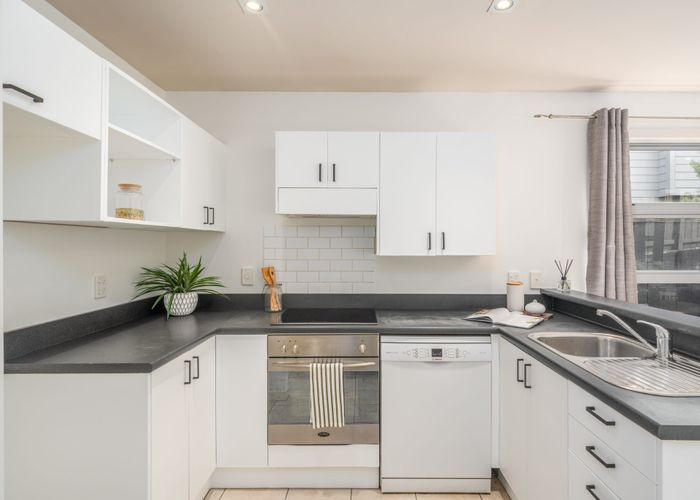  at 18 Franklyn Road, Tawa, Wellington, Wellington