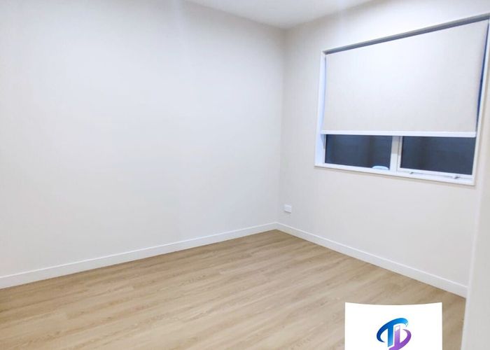  at 17 Bushfield Drive ( Granny ), Flat Bush, Manukau City, Auckland