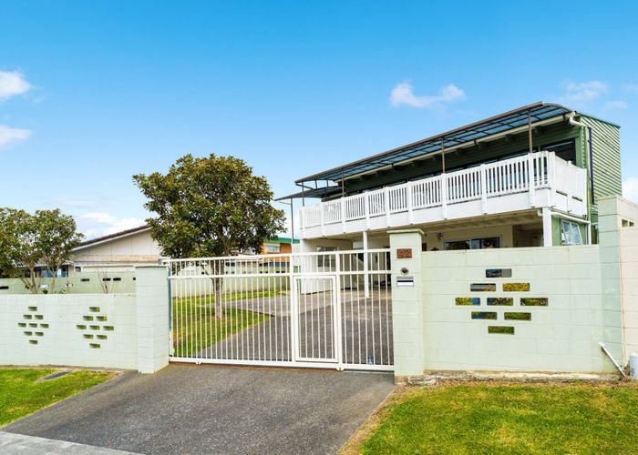  at 42 Spence Road, Henderson, Auckland