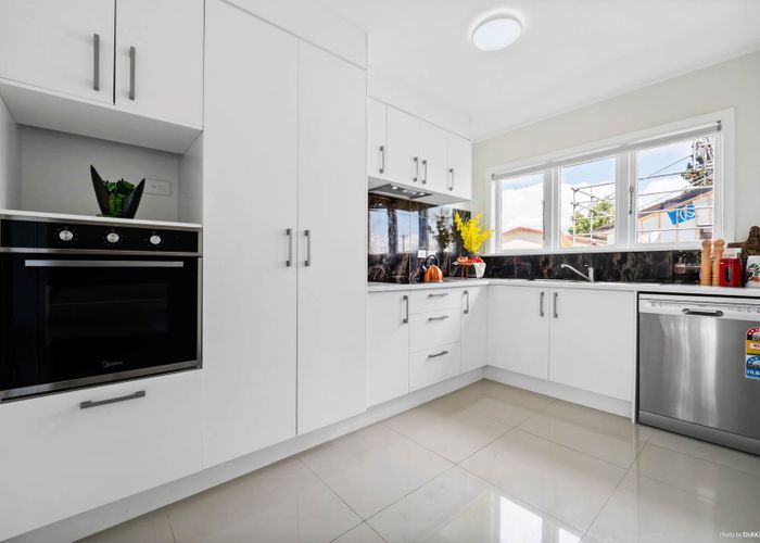  at 22 Rathgar Road, Henderson, Auckland