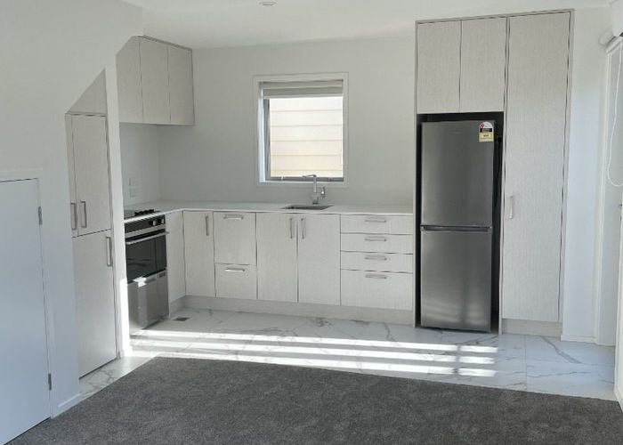  at 2/8 Yeovil Road, Te Atatu Peninsula, Auckland