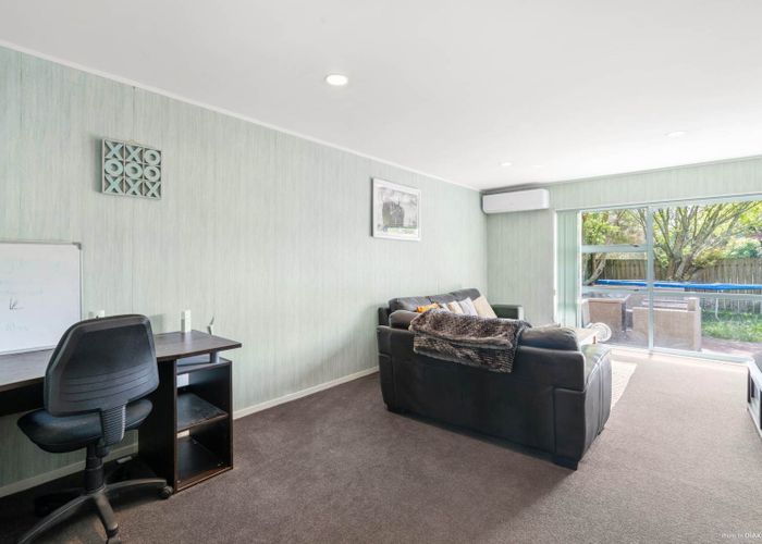  at 2/7 Marbeth Court, Botany Downs, Manukau City, Auckland