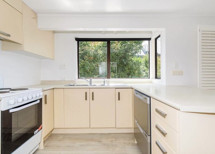  at 2/18 Killarney Street, Takapuna, Auckland