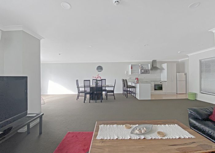  at 1/391 Victoria Street *Carpark Included* , Hamilton City Central, Hamilton, Waikato