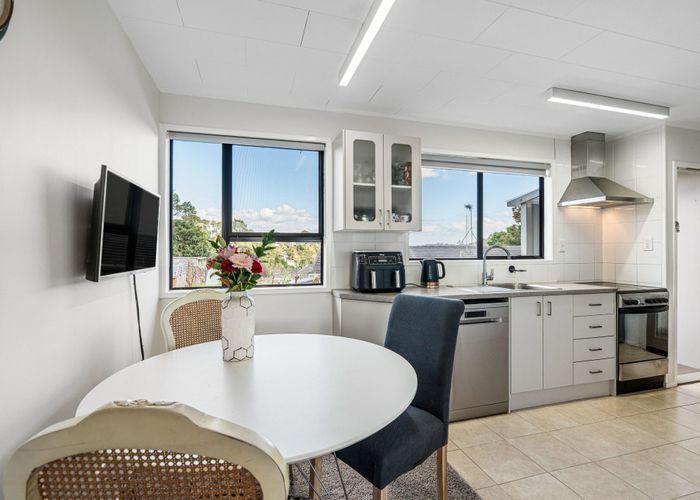  at 1/86 Stanley Road, Glenfield, Auckland