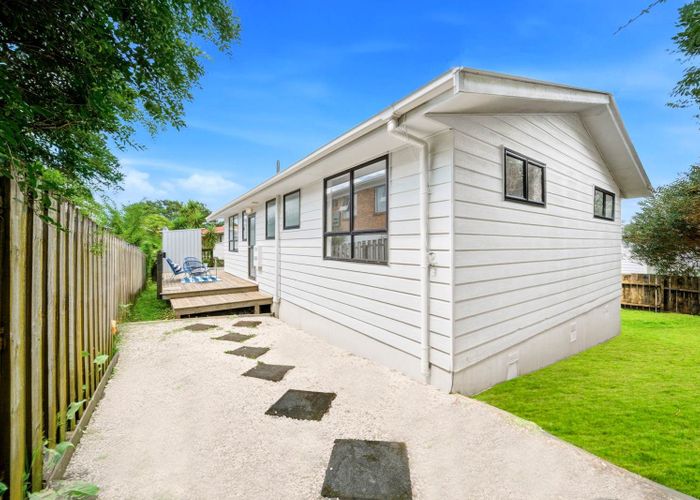  at 1/184 Chivalry Road, Glenfield, North Shore City, Auckland