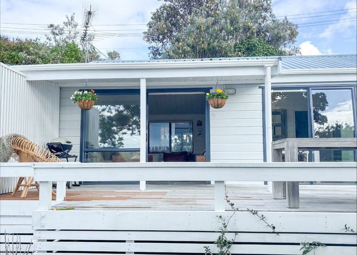  at 4 Beach Road, Manly, Whangaparaoa