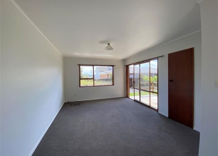  at 2/107 Donovan Street, Blockhouse Bay, Auckland City, Auckland