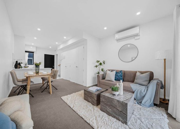  at 2/112 Moore Street, Howick, Manukau City, Auckland