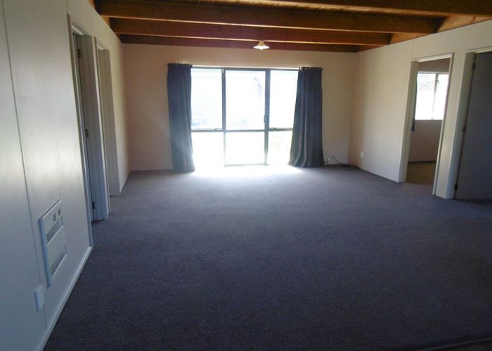  at 2/4 Middleton Road, Upper Riccarton, Christchurch City, Canterbury