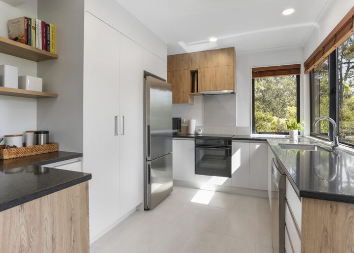  at 11 Amber Glen, Albany, Auckland
