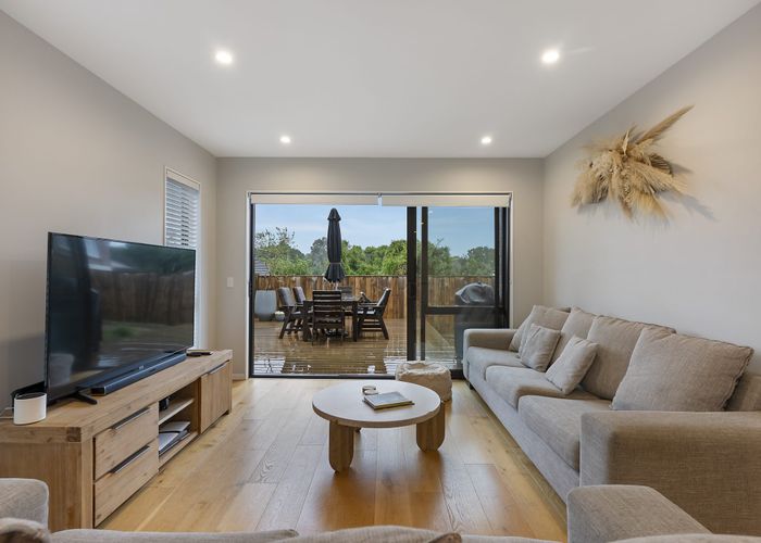  at 8A Jeff Place, Howick, Manukau City, Auckland