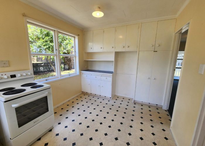  at 3 Nola Avenue, Raumati Beach, Kapiti Coast, Wellington