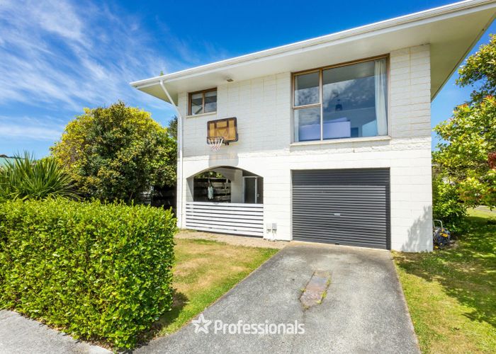 at 4 Parera Grove, Heretaunga, Upper Hutt, Wellington