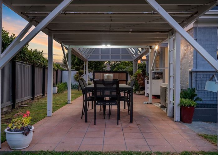  at 6 Oakland Avenue, Papatoetoe, Manukau City, Auckland