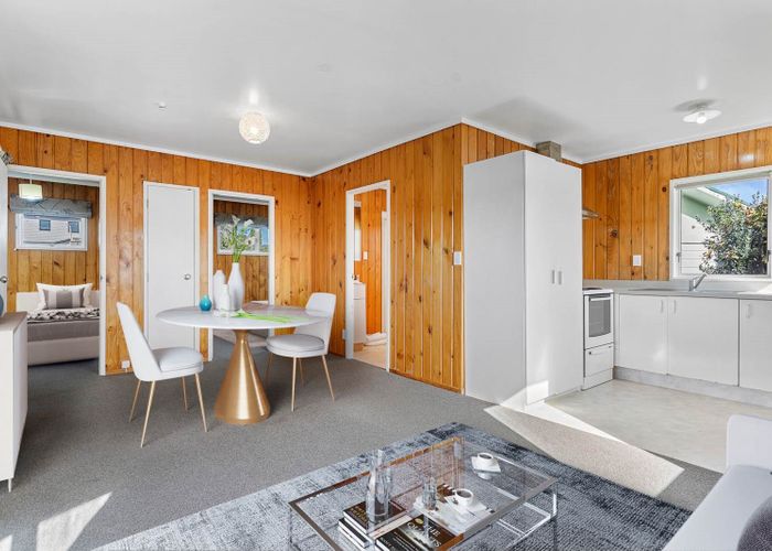 at 2/4 Ashbourne Place, Glendene, Auckland