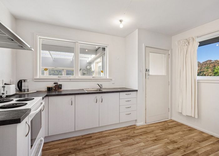  at 2/124 Brookside Terrace, Bryndwr, Christchurch City, Canterbury