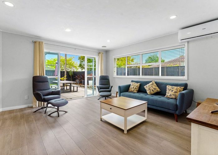  at 20 Chedworth Drive, Glenfield, Auckland