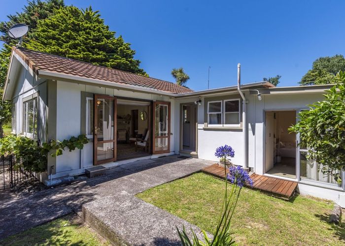  at 18 Dell Road, Raumati South, Paraparaumu