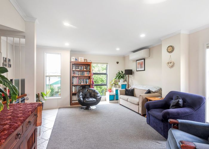  at 48 Verdale Circle, Glen Eden, Auckland