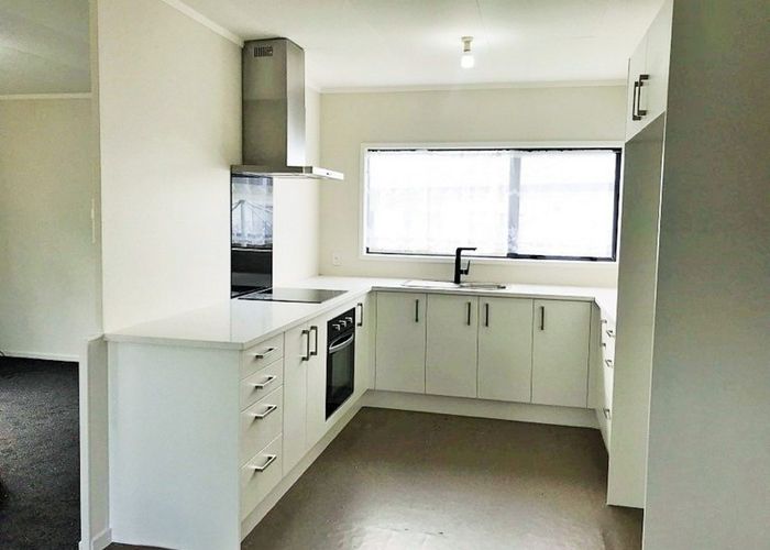  at 2/5 Solveig Place, Randwick Park, Manukau City, Auckland