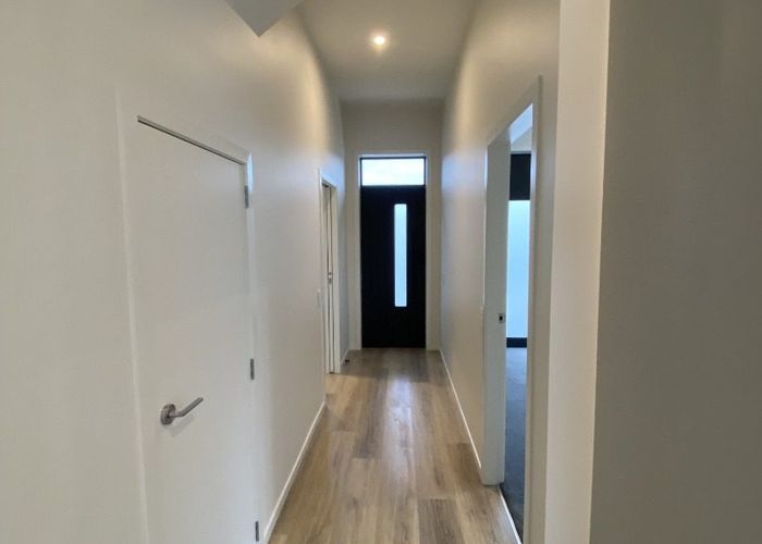  at 1a/21 The Strand, Wainuiomata, Lower Hutt, Wellington