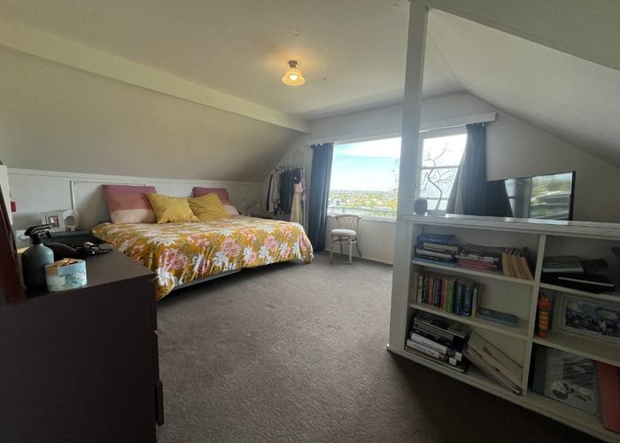  at 30 Martin Crescent (upstairs 4 bedrooms), Northcote, North Shore City, Auckland