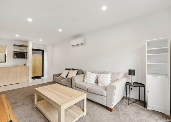  at 2/10 Willcott Street, Mount Albert, Auckland City, Auckland