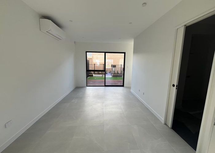  at 33 Gunn Way, Hobsonville, Waitakere City, Auckland