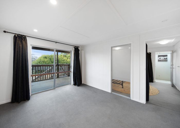  at 34 Cyclarama Crescent, Massey, Waitakere City, Auckland