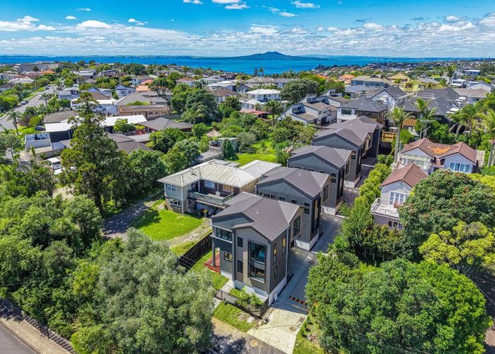  at 584 Beach Road, Rothesay Bay, North Shore City, Auckland